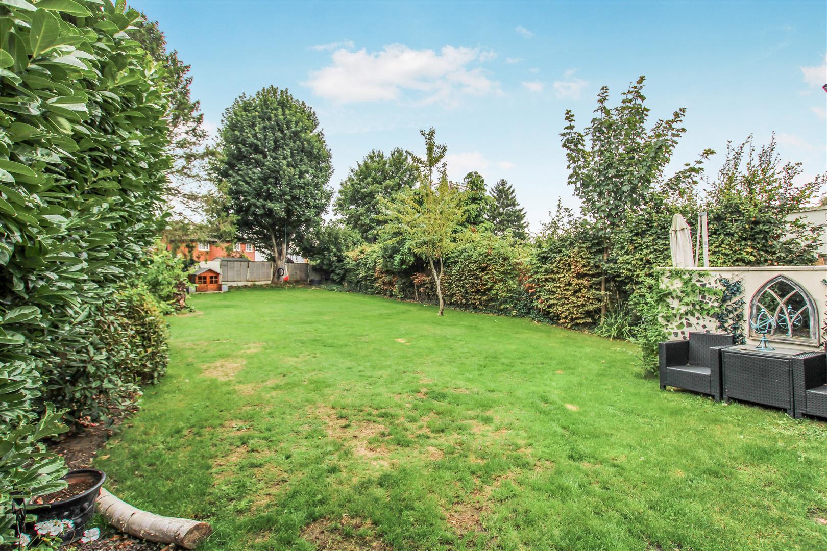 Western Avenue, Brentwood Keith Ashton